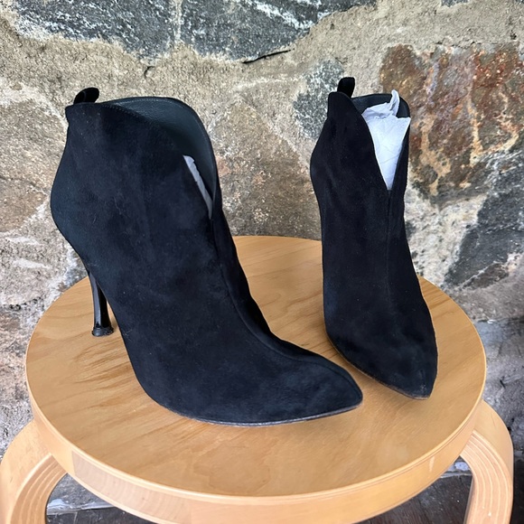 Stuart Weitzman suede ankle boot stilletos - Picture 1 of 3